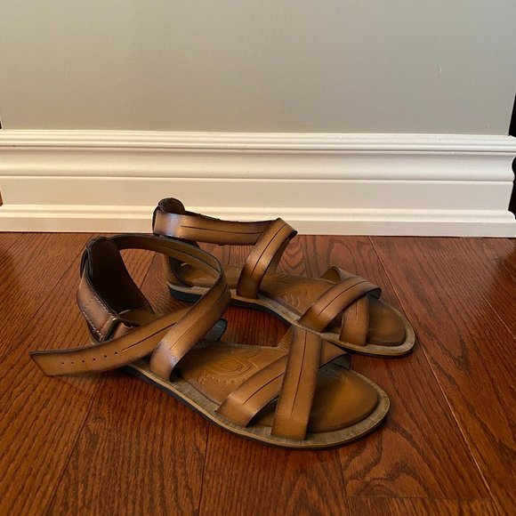 Clarks Brown Strap Sandals - Picture 1 of 4